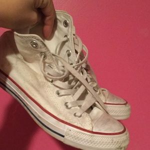 WHITE HIGHTOP CONVERSE