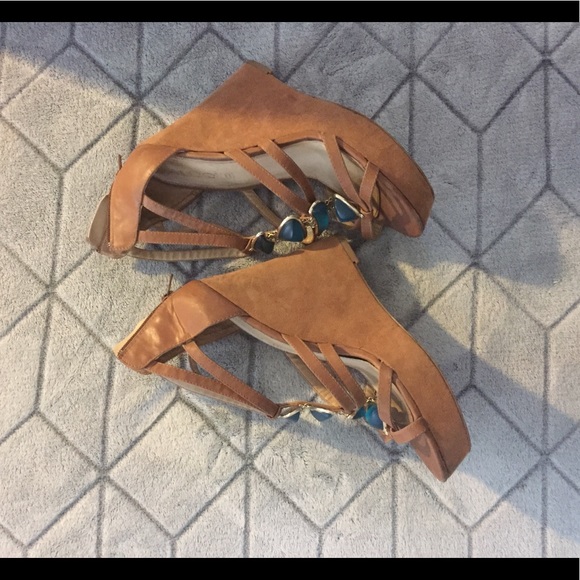 Suede Aldo’s ingeborg wedges with gem detailing - Picture 3 of 6