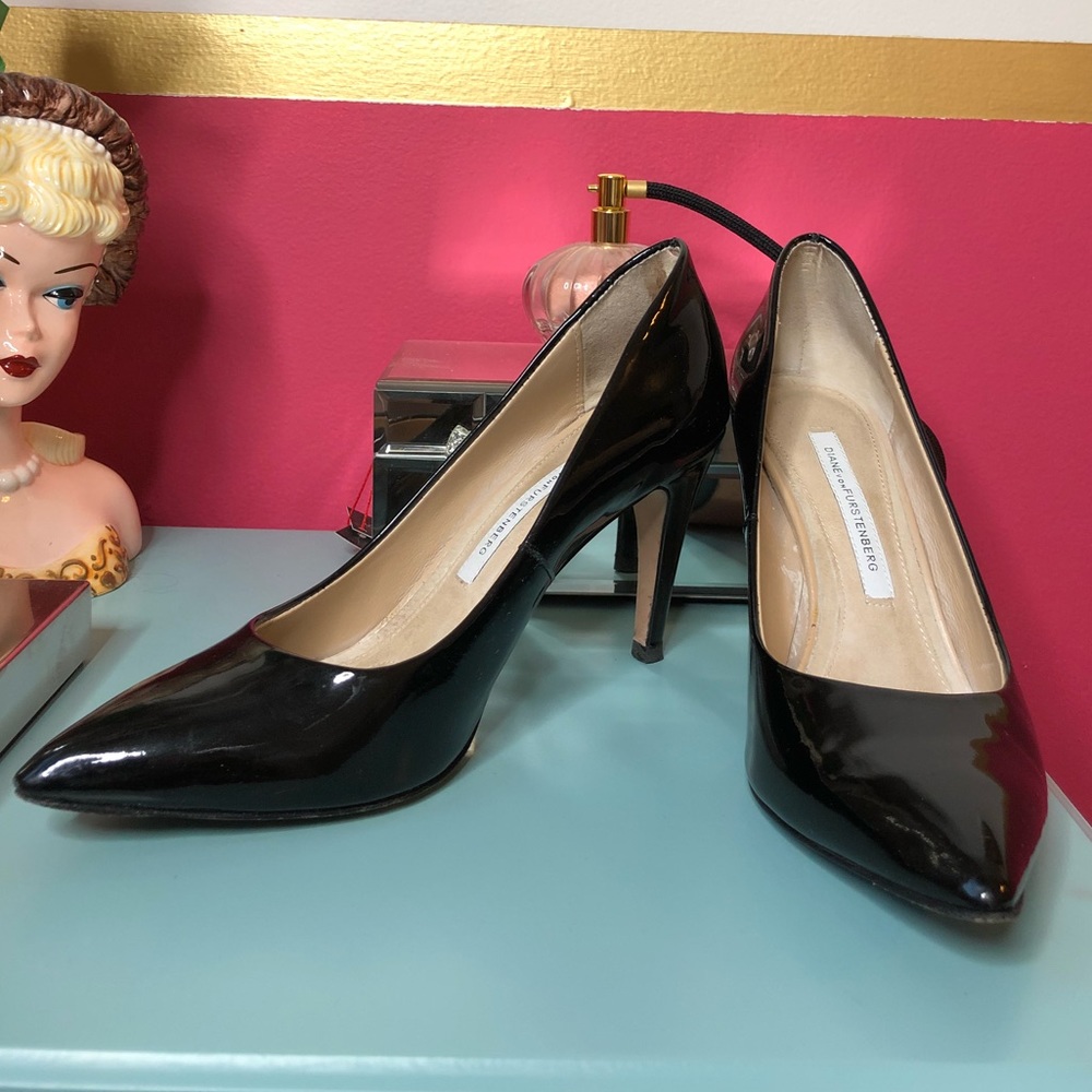 Diane Von Furstenberg Black Patent Leather Pumps