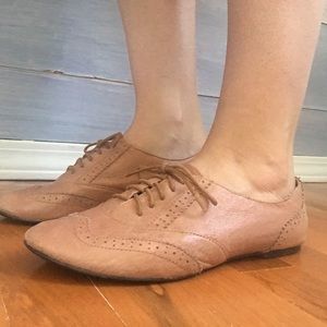 {Steve Madden} Tan Oxfords