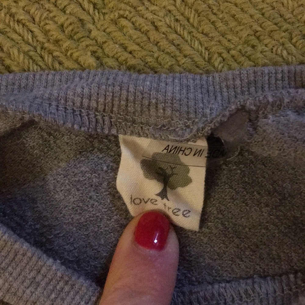 Great sweatshirt with back skull detail - Picture 3 of 3