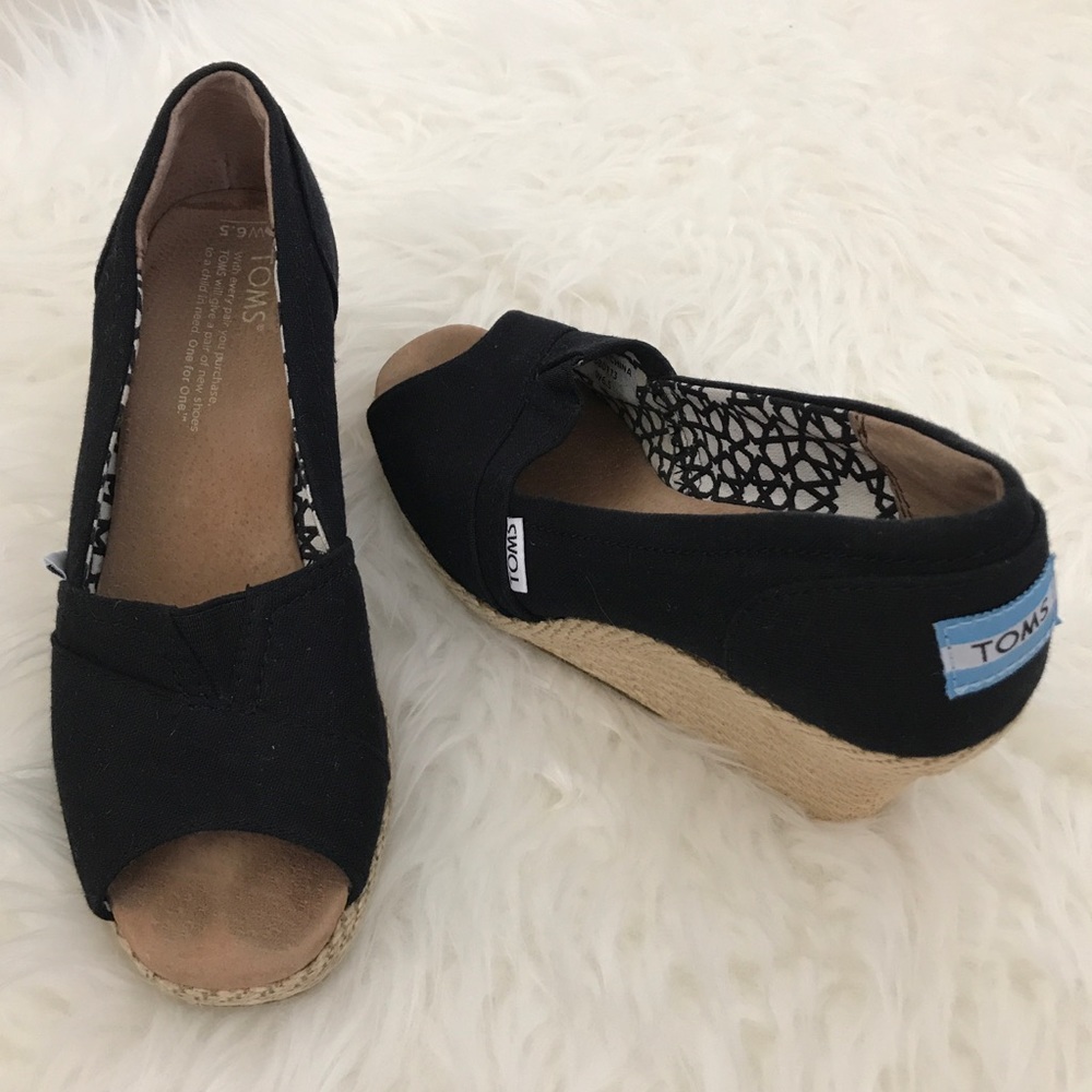 TOMS WEDGES