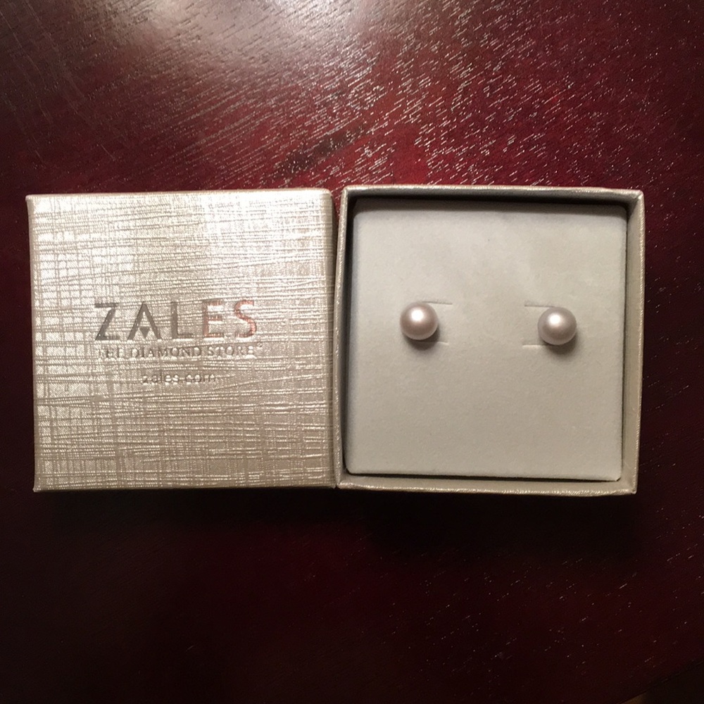 Zales light gray pearls