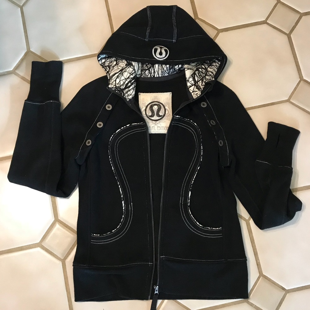 Lululemon jacket with removable sleeves.