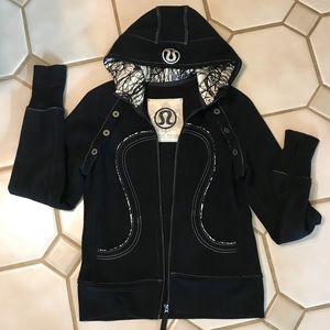 Lululemon jacket with removable sleeves.