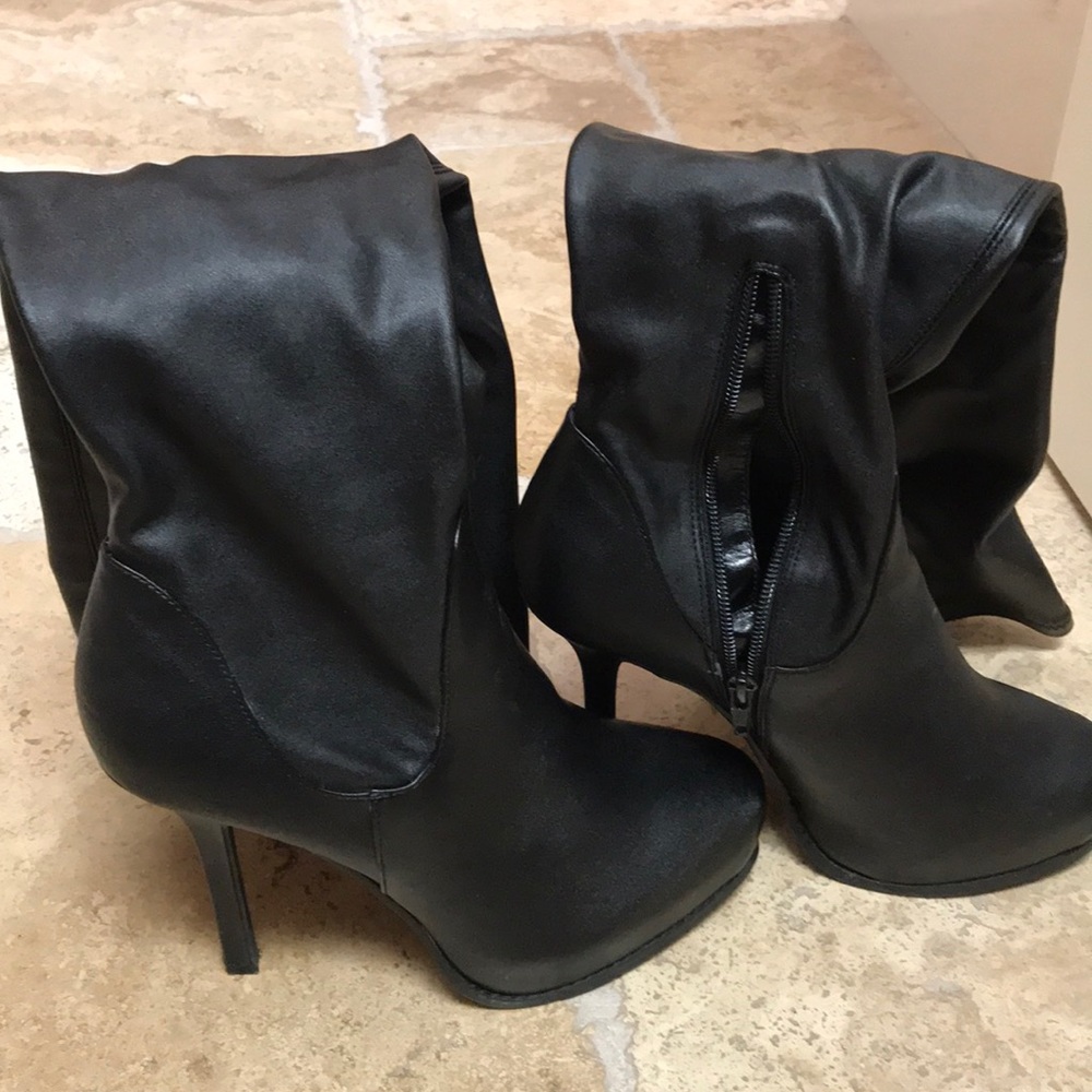 Vera Wang black stilleto boots