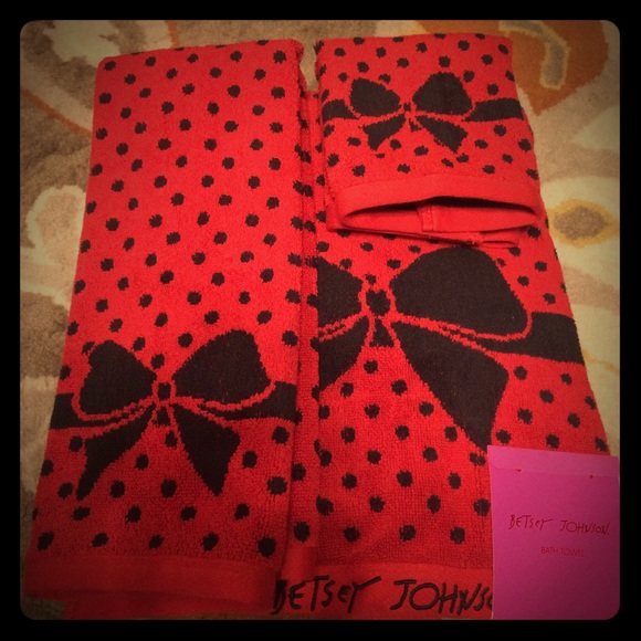 Betsey Johnson Other - **SOLD** Betsey Johnson Set of Towels😍