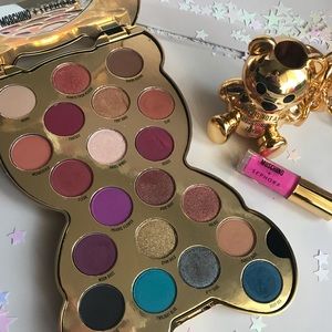 Moschino + Sephora palette & lipgloss chain