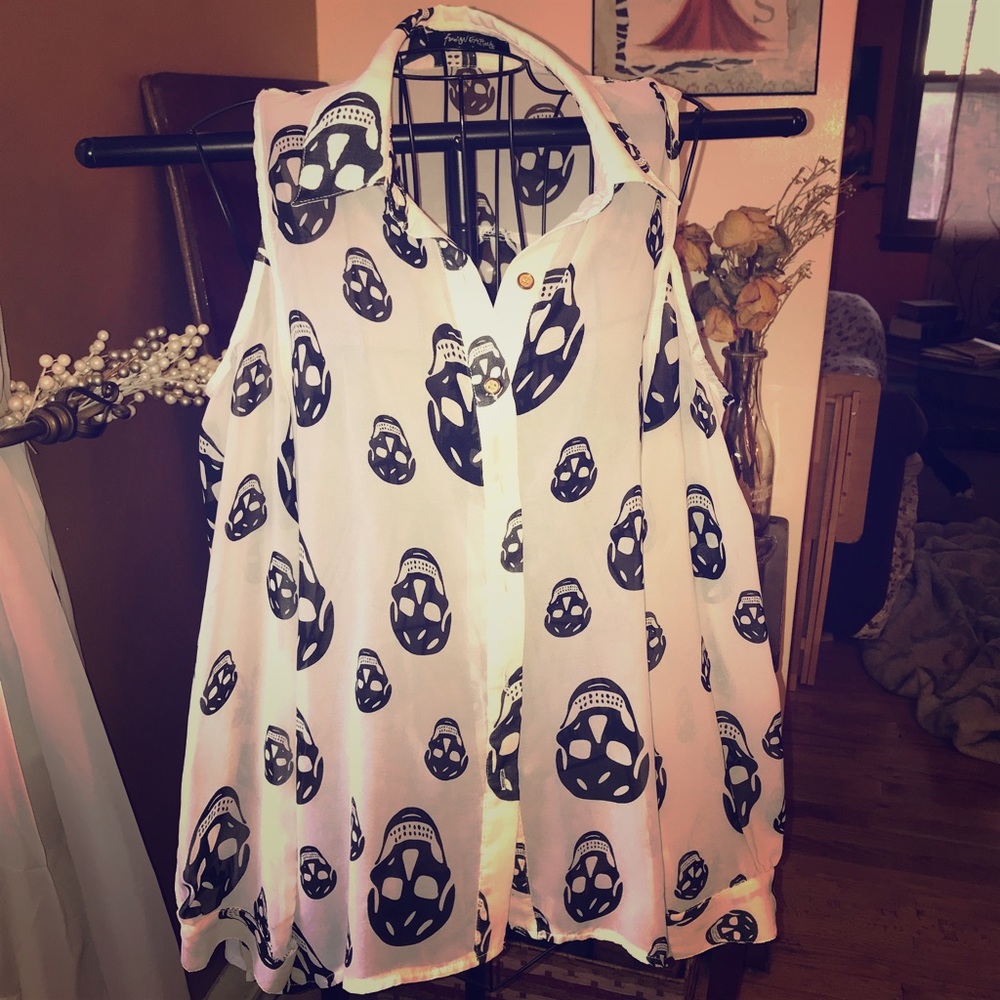 Skull blouse with cutout shoulders