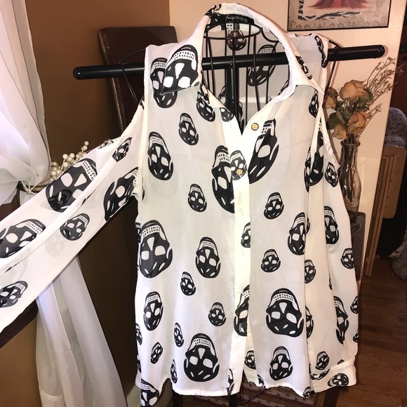 Skull blouse with cutout shoulders - Picture 2 of 3