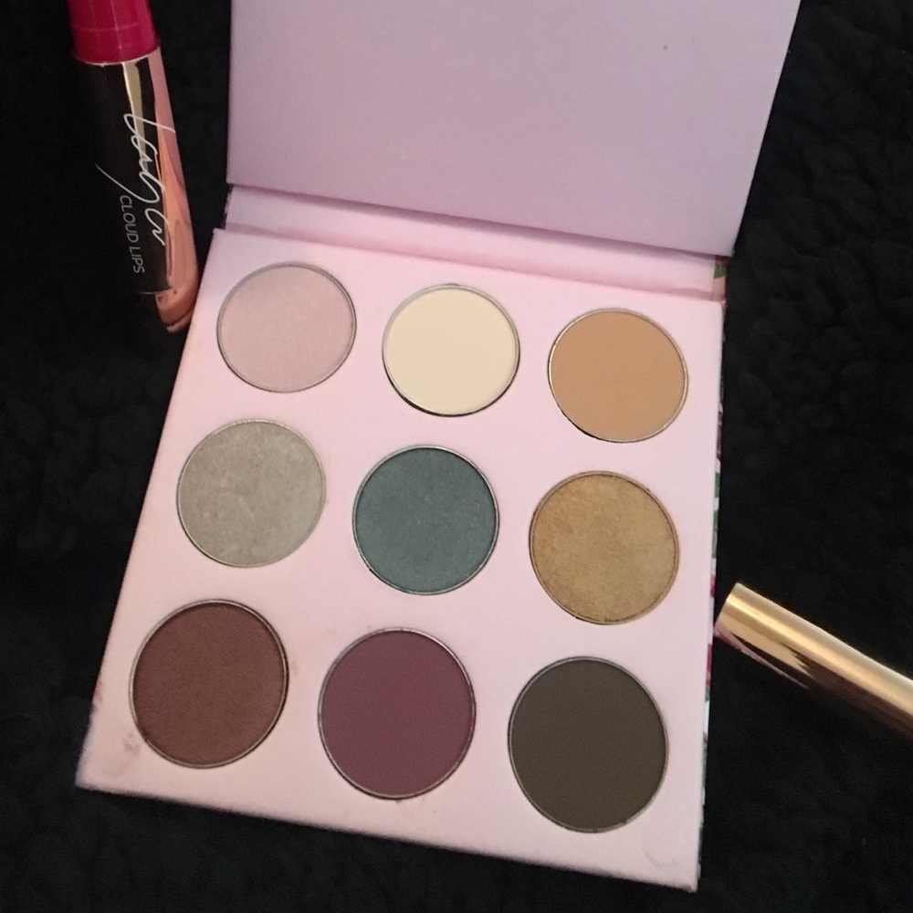 Wonky lux kitten palette. Never used or swatched.