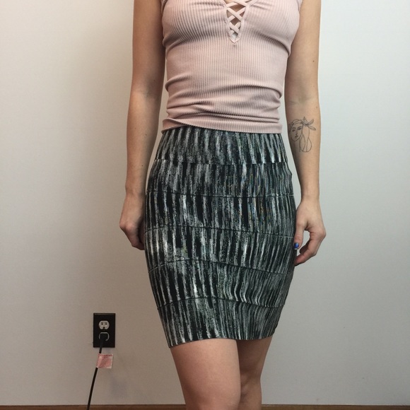 BCBGMaxAzria Dresses & Skirts - BCBGMaxAzria Space Dye Bandage Skirt