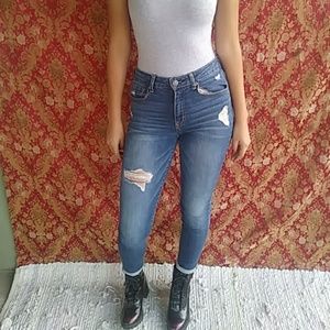 *****SOLD*****High waisted distressed jeans