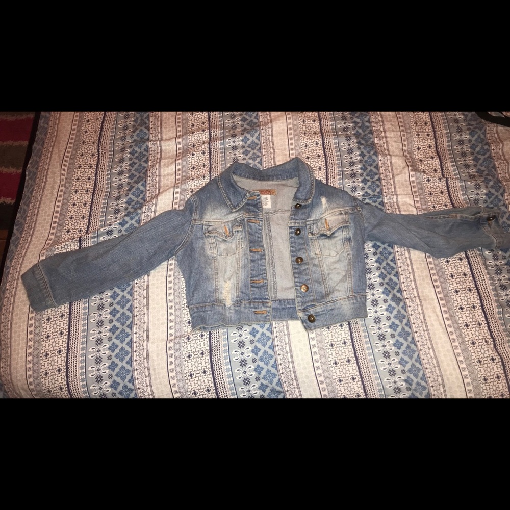 Cute crop top jean jacket!
