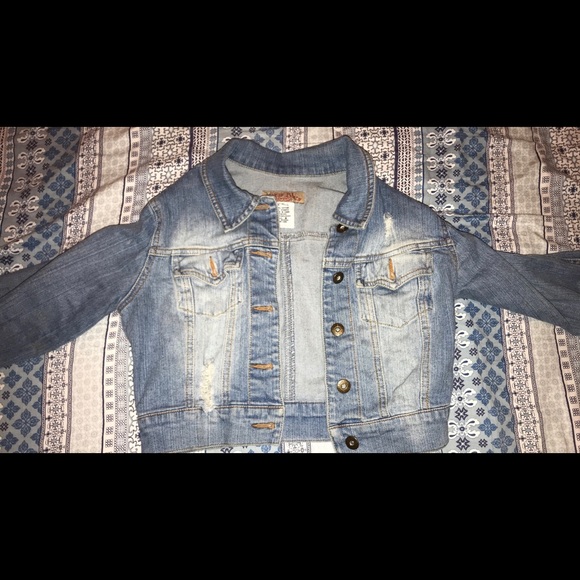 Cute crop top jean jacket! - Picture 2 of 3
