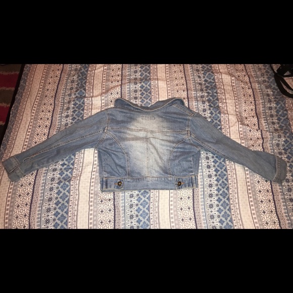 Cute crop top jean jacket! - Picture 3 of 3