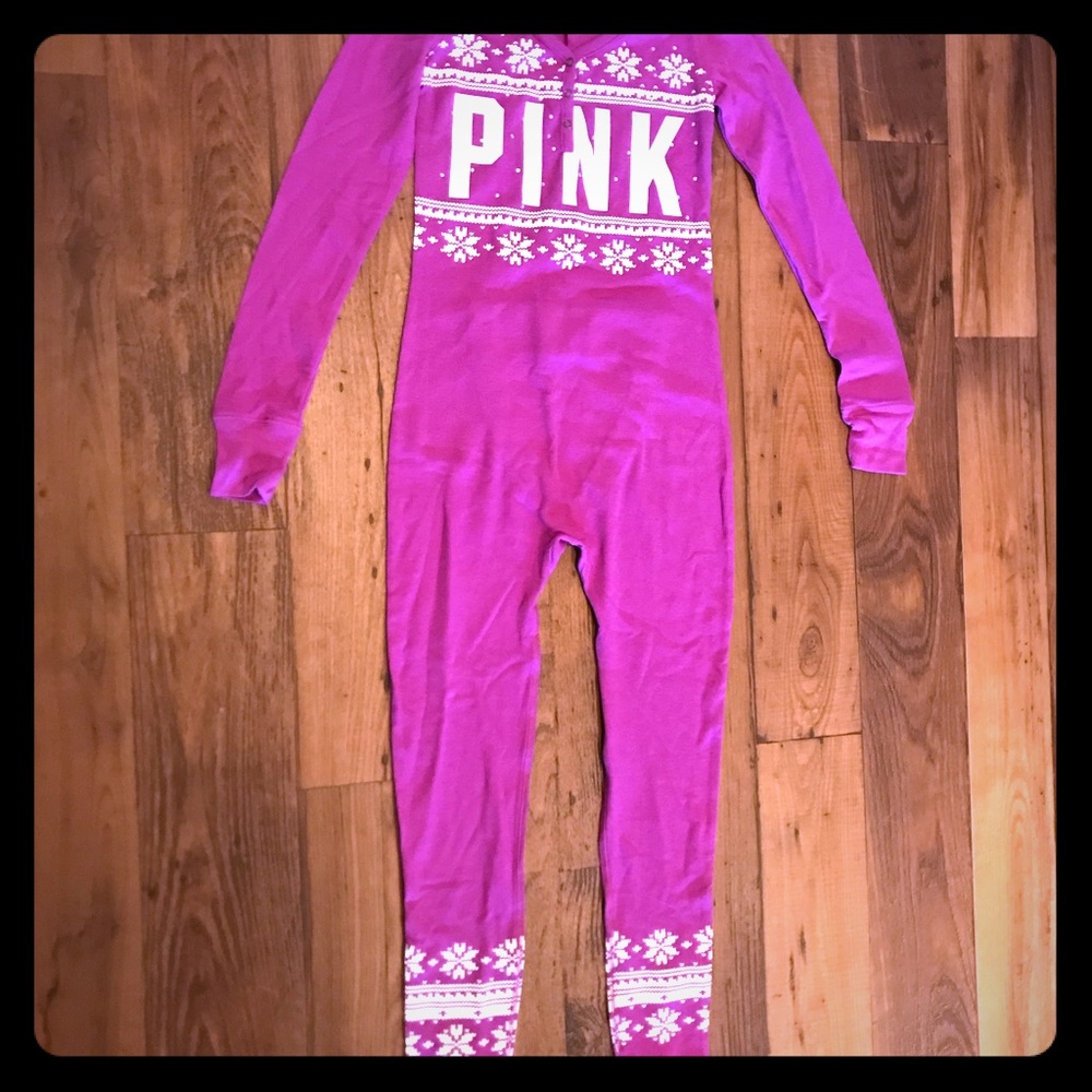 PINK Victoria’s Secret holiday onesie! 💕❄️✨