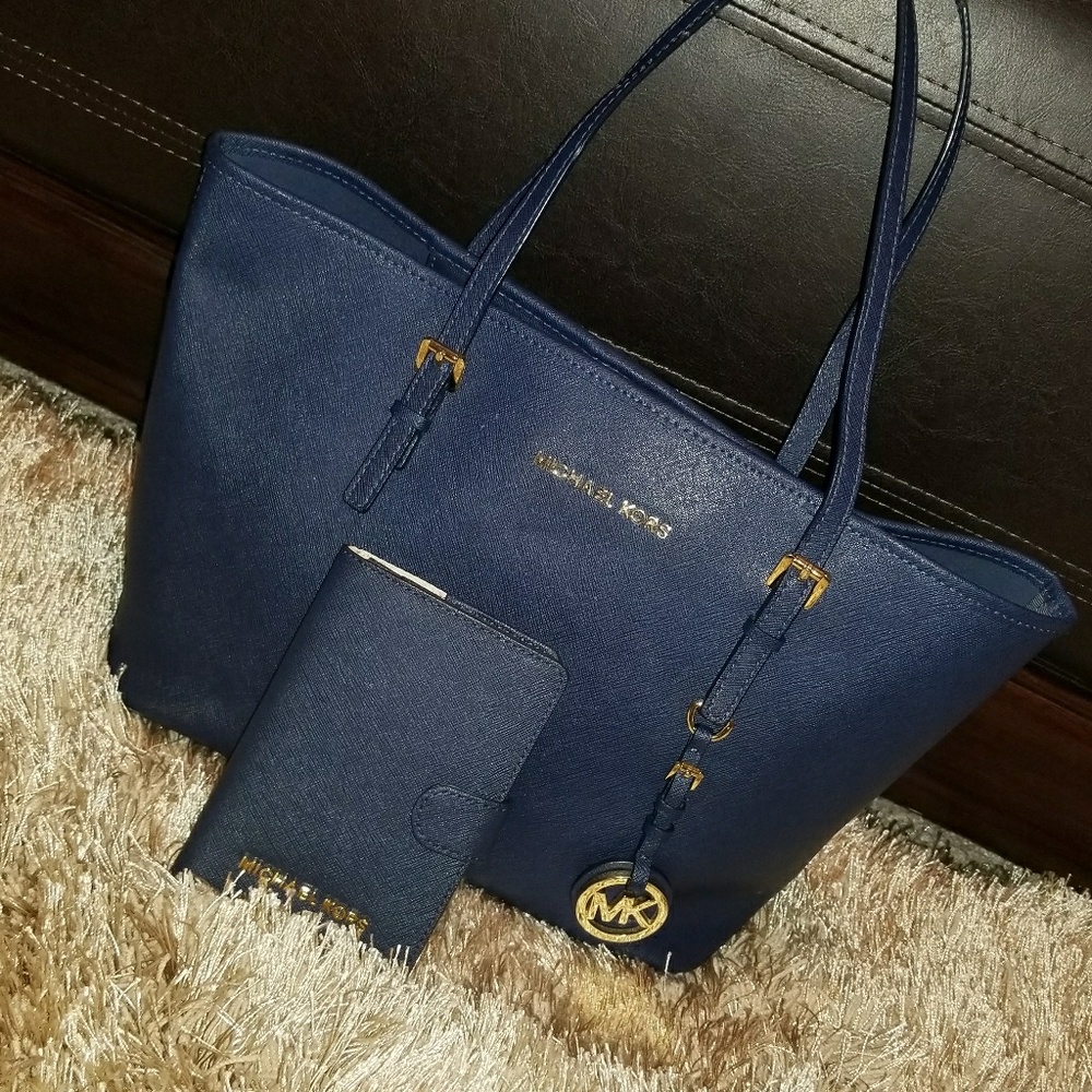 AUTHENTIC MICHAEL KORS PURSE WALLET