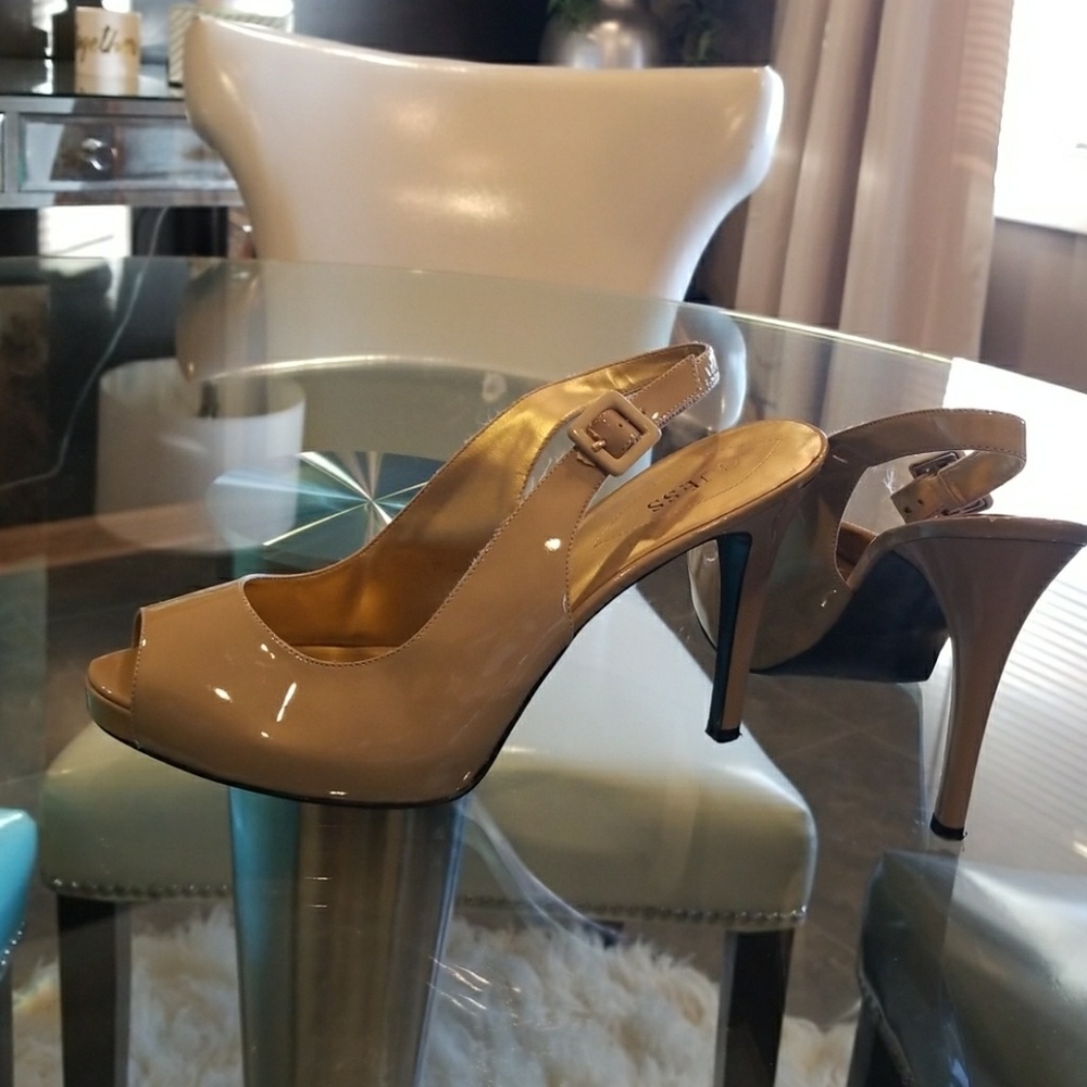 GUESS Tan slingback heels