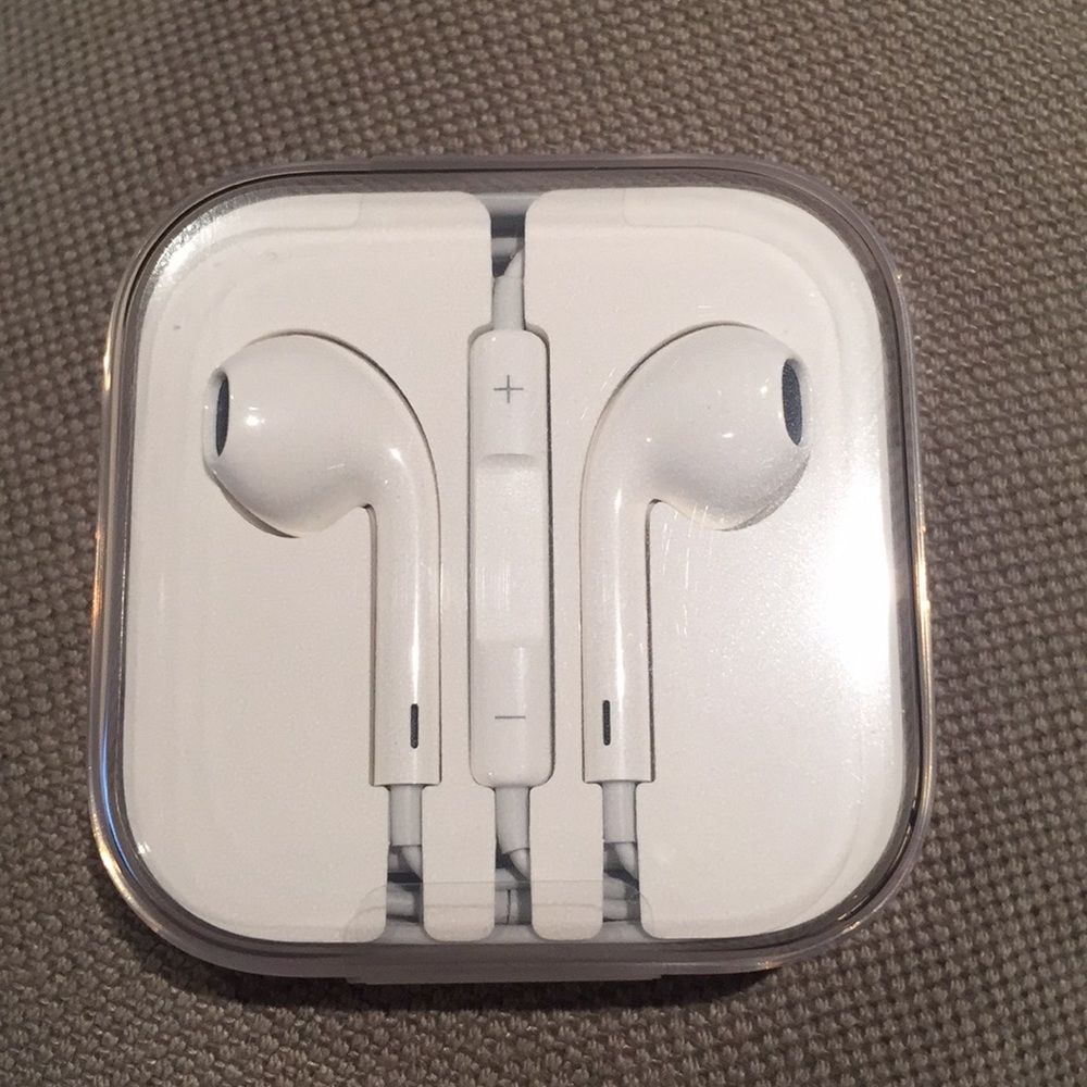 Brand New Apple Earbuds