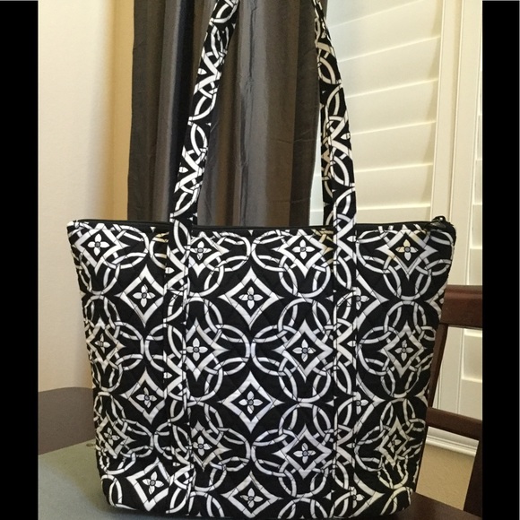 NWT VERA BRADLEY VILLAGER TOTE - Picture 2 of 4