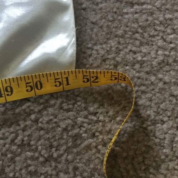 Cream Silk-like Large Shawl - Picture 3 of 5