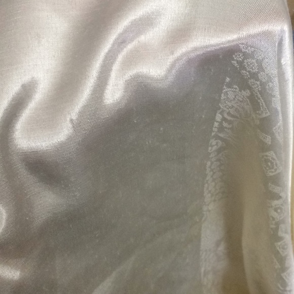Cream Silk-like Large Shawl - Picture 5 of 5