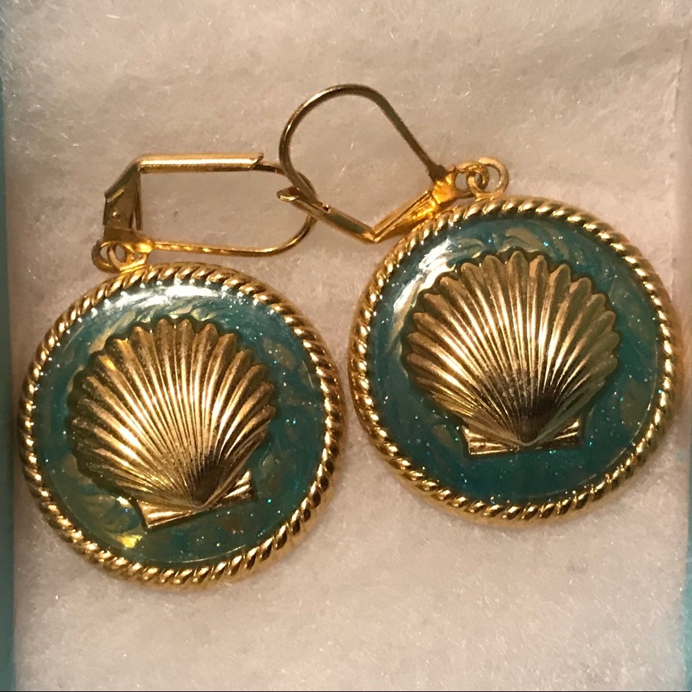 Seashell Earrings EUC