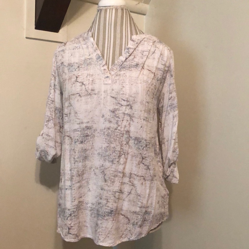 Beautiful blouse- gently used still in great shape