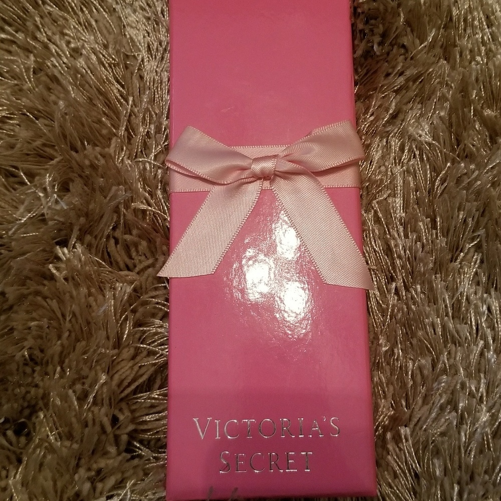 Victoria secret necklace