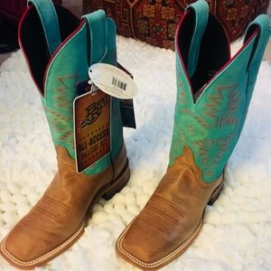 NWT Women’s Justin Cowboy Boots