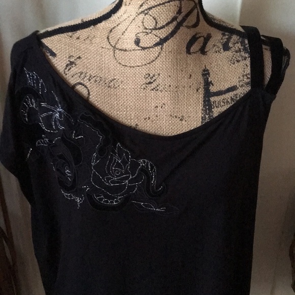 Rock & Republic Tops - Rock & Republic floral asymmetrical top