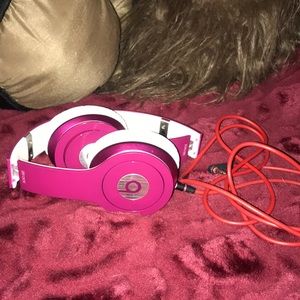 Hot pink solo beats