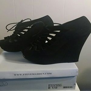 Steve Madden Watchout, Black Suede shoes. Like New