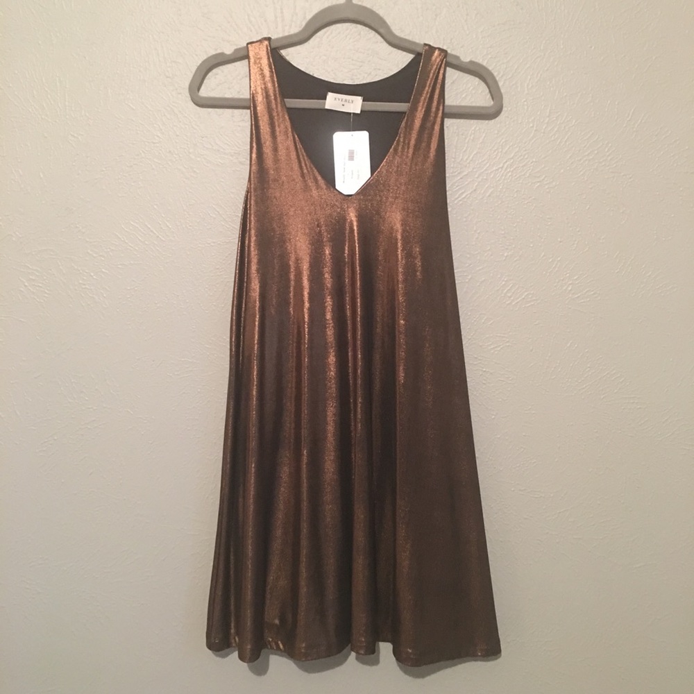 Metallic tank