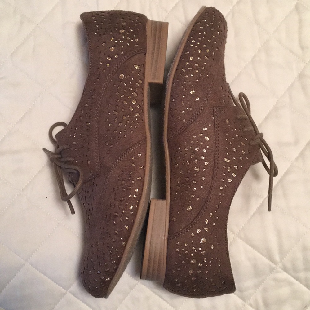 Tan suede saddle style shoes