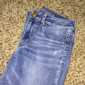 AE Jeans with holes and rips High waist size 6