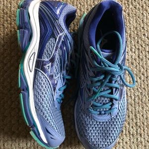 Mizuno running shoes