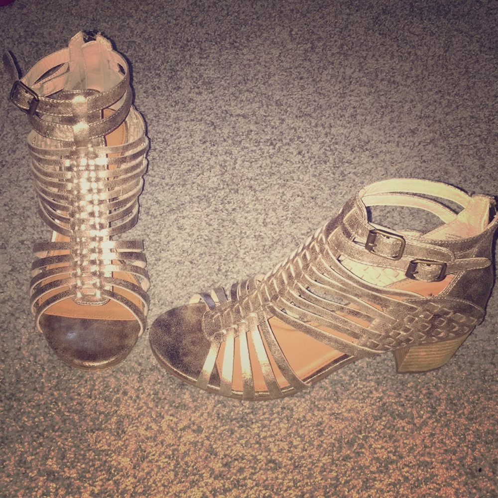 Not rated sandals