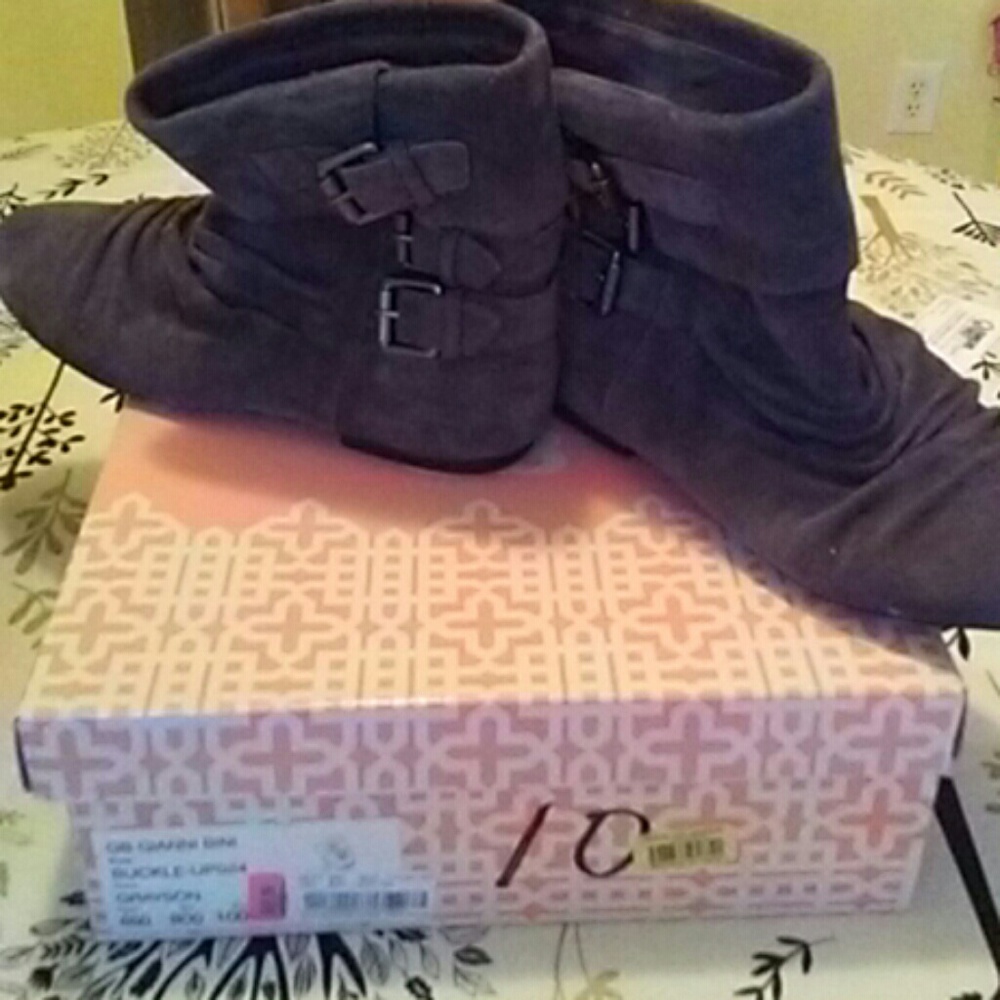 Gray suede Gianni Bini booties