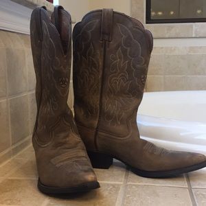 Ariat cowgirl boots