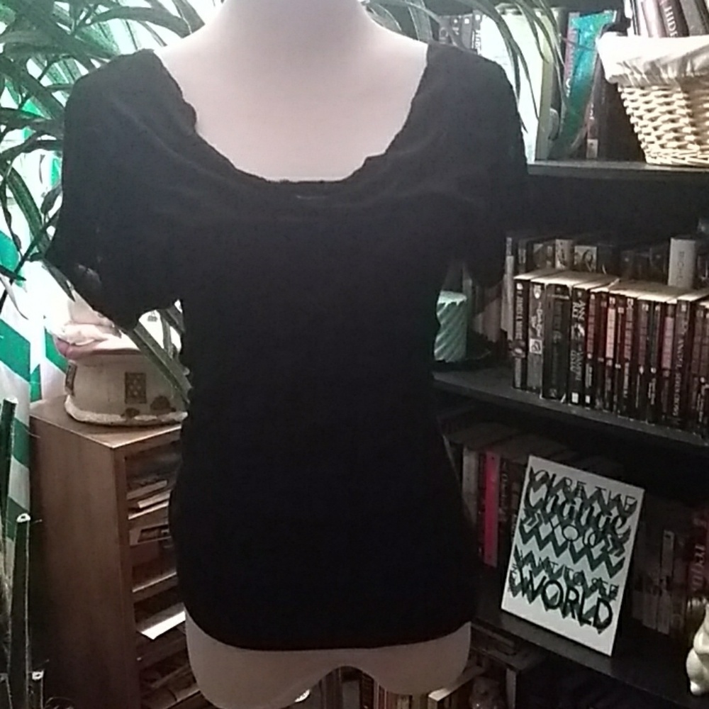 iZ byer size medium black lace back top