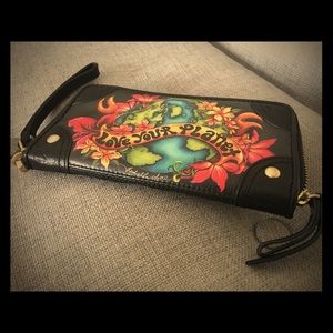 Isabella Fiore Love Your Planet wallet