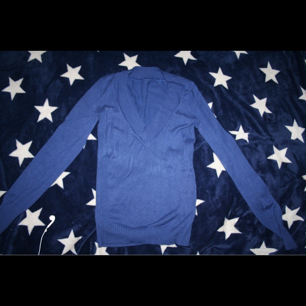 V-neck long sleeve