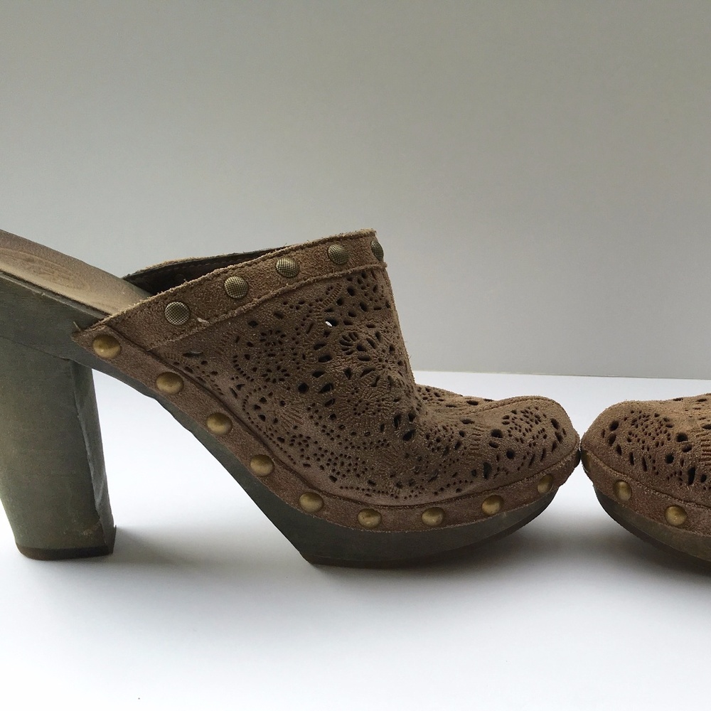 Ash heels  size 40 European// 10 US.