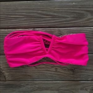 Pending ✨ Acacia ohia top in guava pop