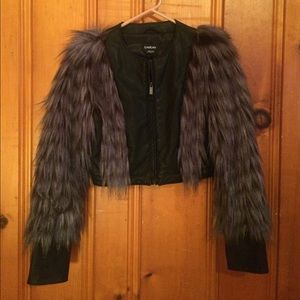 SHORT TIME SALE 🔥Faux fur /leather BEBE jacket