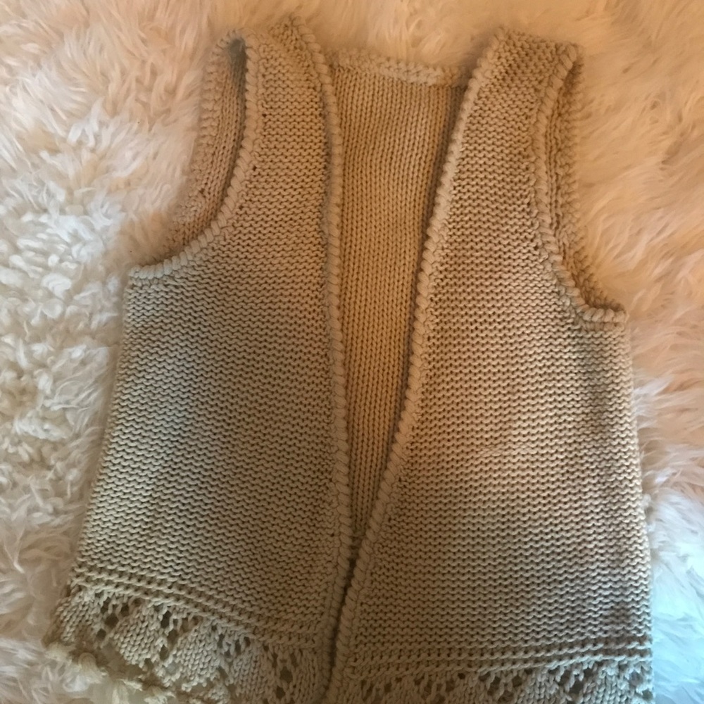 KNIT SWEATER VEST