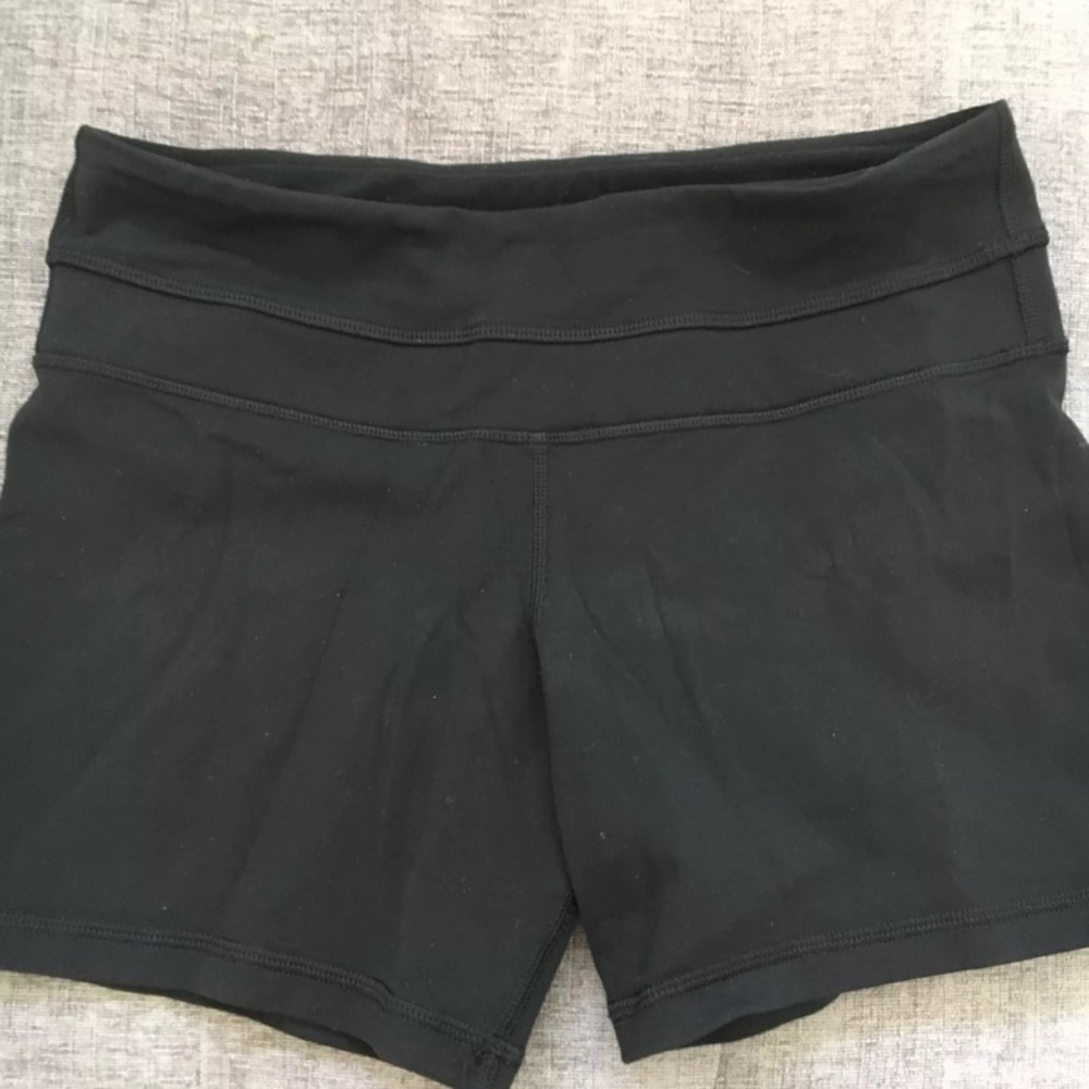 Lululemon shorts size 6