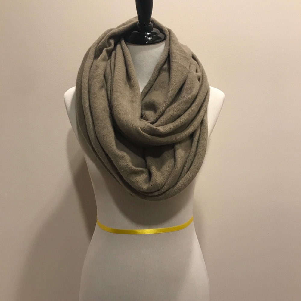White + Warren 100% Cashmere Scarf